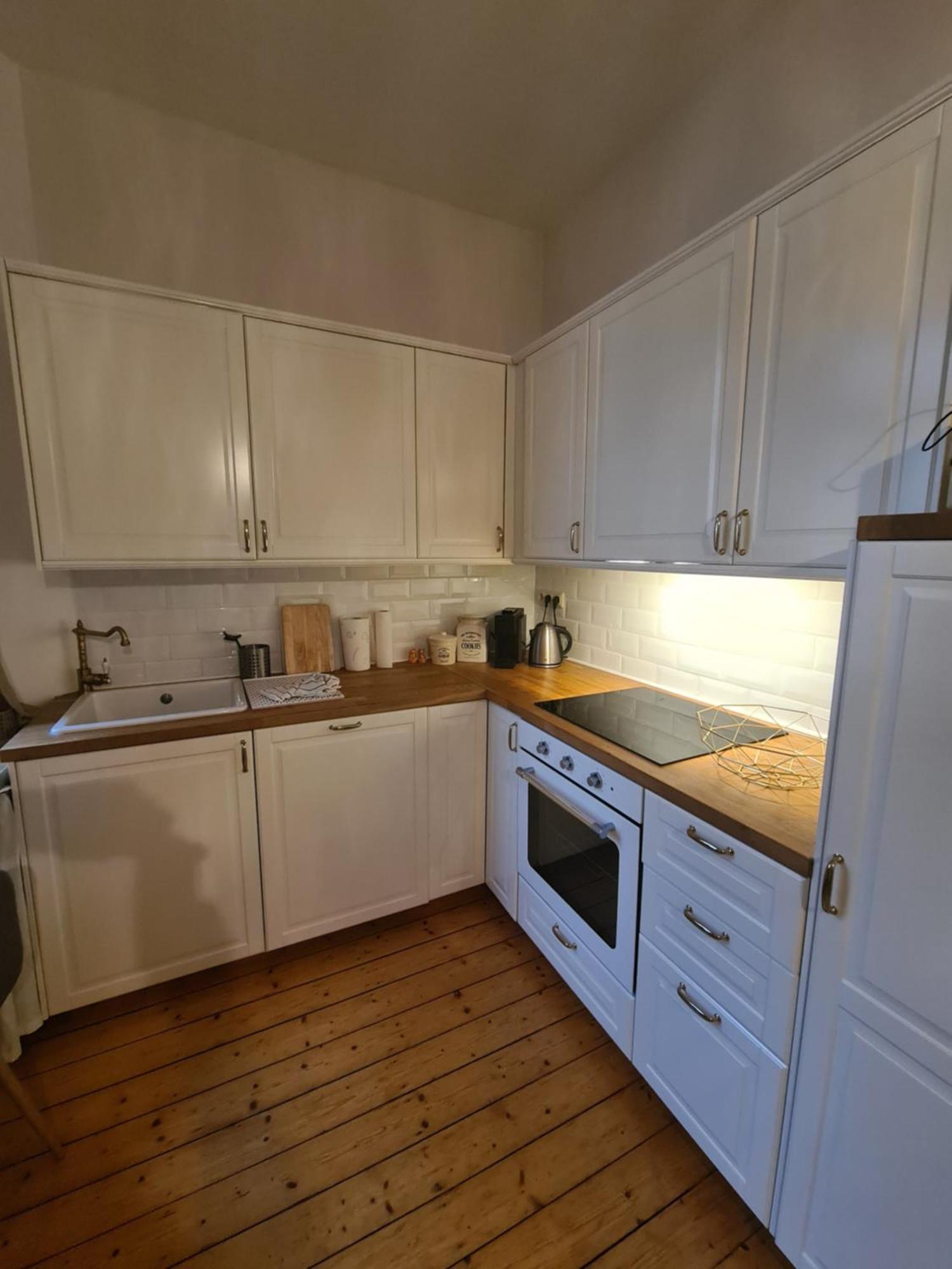 Away From Stylish Netflix Kitchen Appartement *