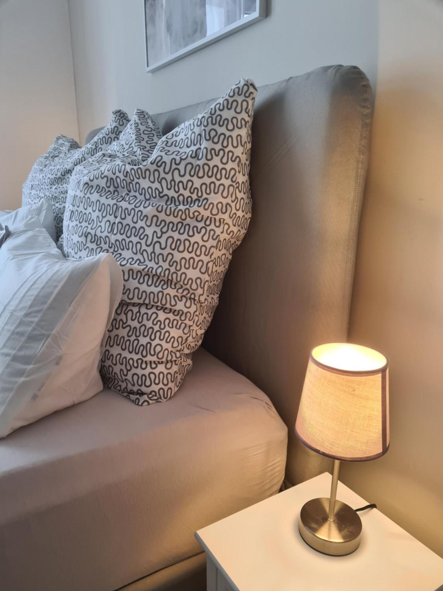 Appartement Away From Stylish Netflix Kitchen *