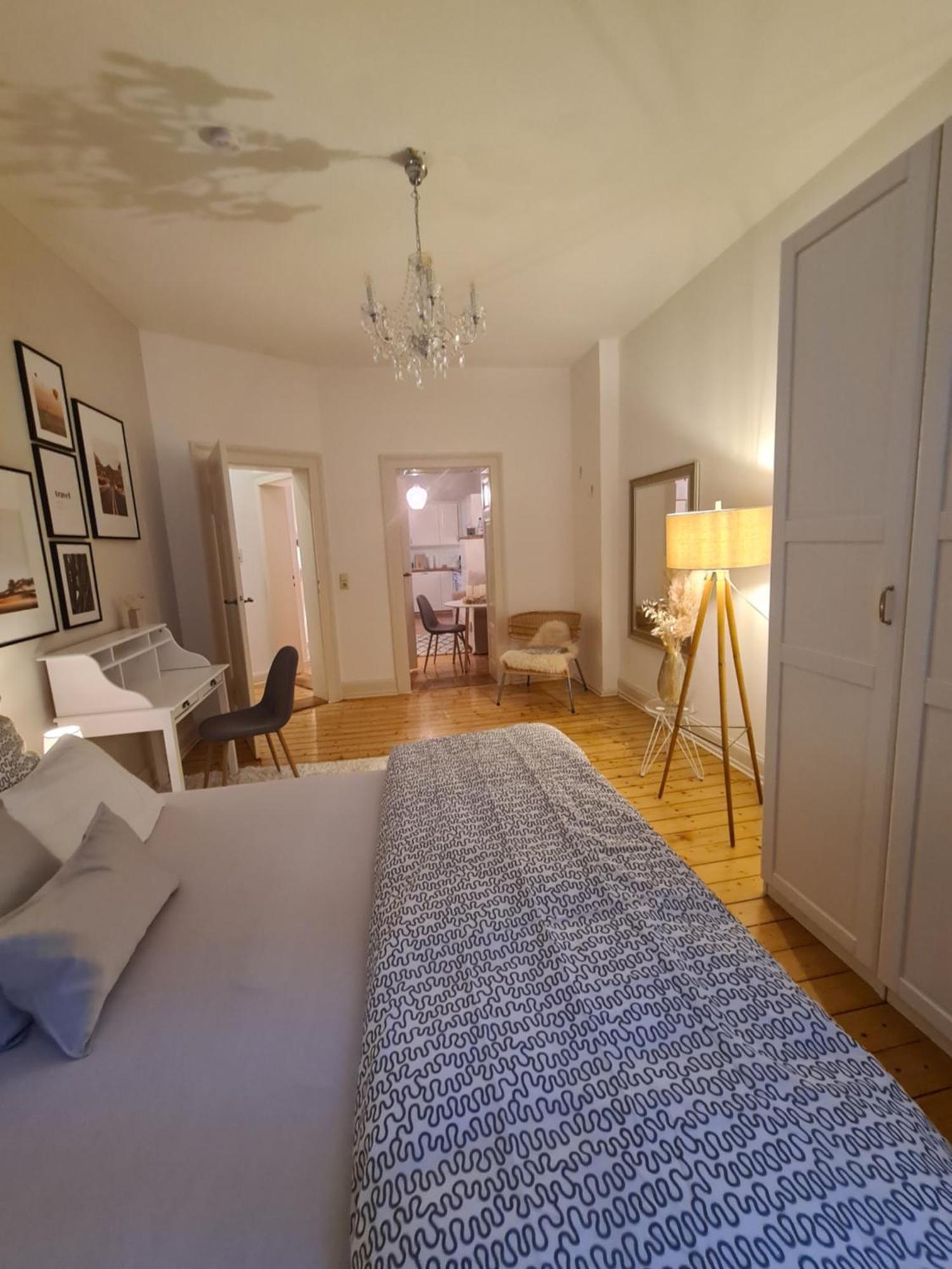 Appartement Away From Stylish Netflix Kitchen *